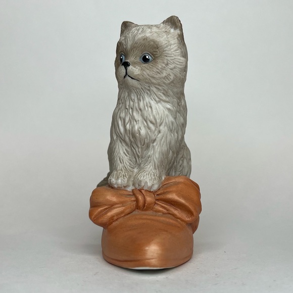 Sitting Pretty Puss in Boots Sculpture Collection - Picture 7 of 8